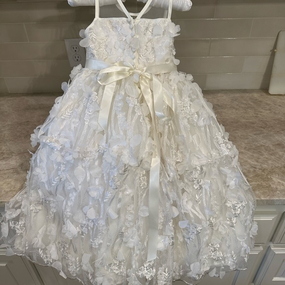 Gorgeous formal girls dress beautiful color. Worn 1x in a wedding as flower girl - Picture 5 of 7